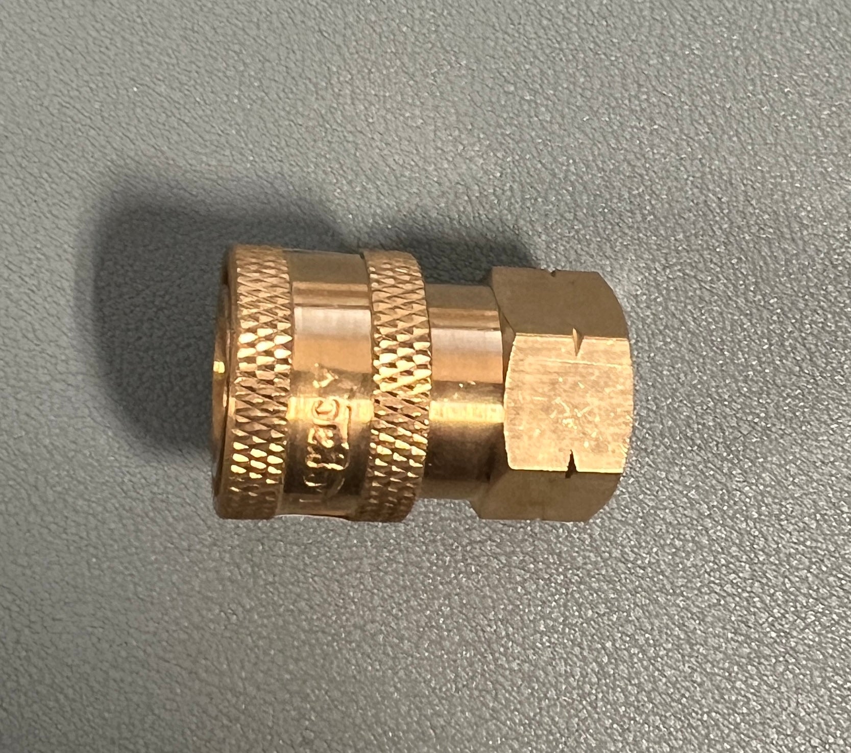 COUPLER, 1/4"" FEMALE, BRASS