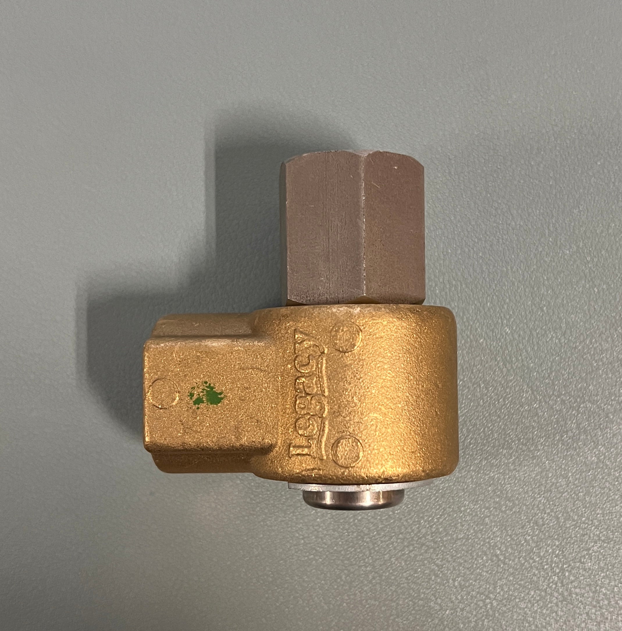 KIT, T SWIVEL, 3/8"F IN x 1/2"F OUT