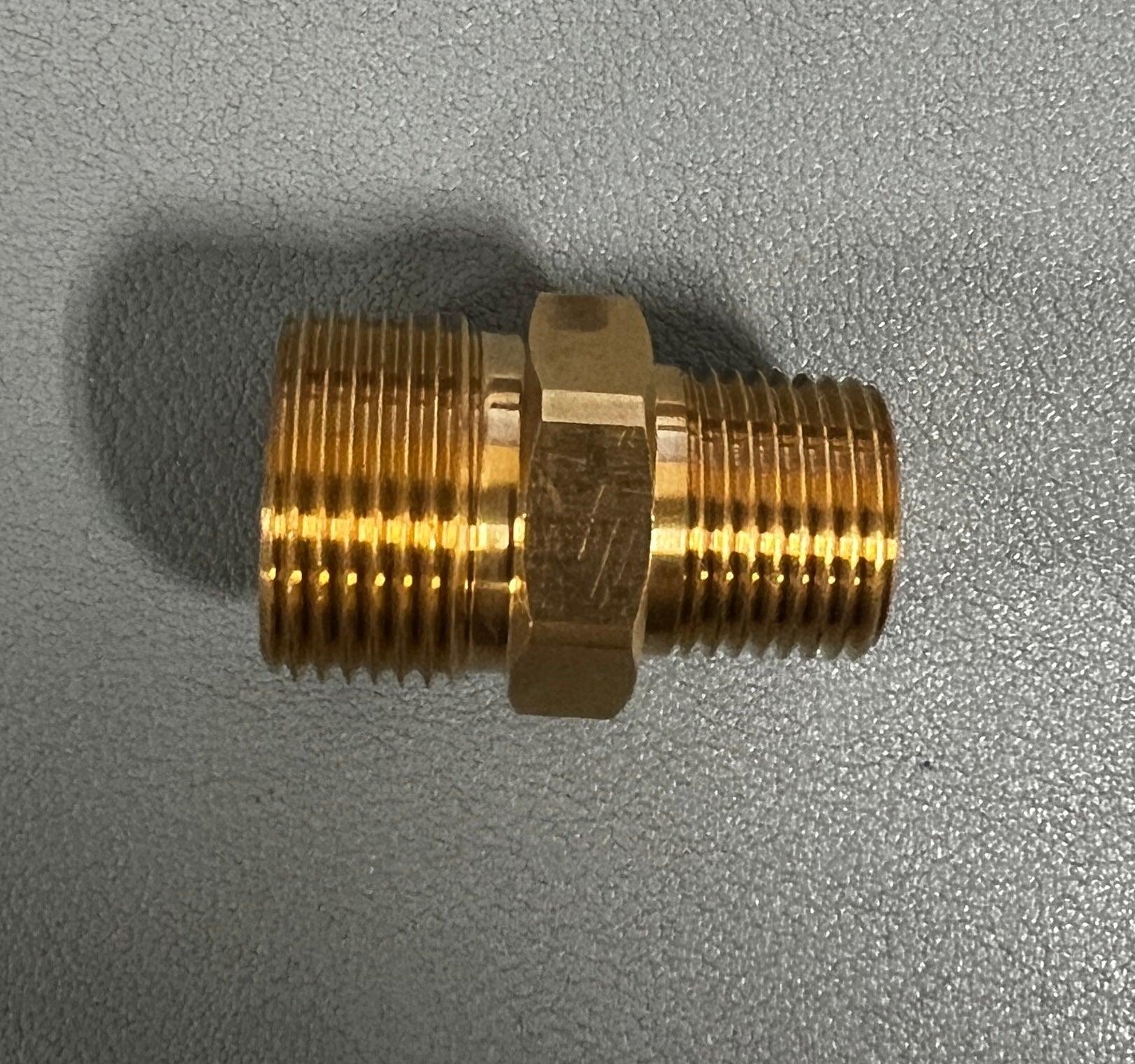 Nipple Steel Hex 1/2 m x 3/8m